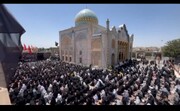 فیلم| اقامه نماز ظهر عاشورا در آستان مبارک امامزاده حسین(ع) قزوین