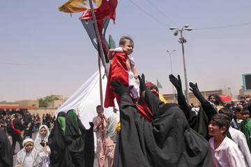 تصاویر| مراسم خیمه سوزان ظهر روز عاشورا در شیراز