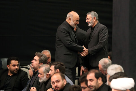 تصاویر/ مراسم عزاداری شب عاشورای حسینی با حضور رهبر انقلاب
