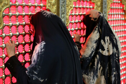 تصاویر/ مراسم سنتی گل مالی عزاداری عاشورای حسینی لرستانی های مقیم قم