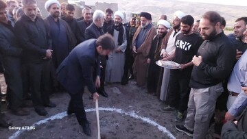 تصاویر/ کلنگ زنی مسجد امام حسین (ع) در روستای گوهر گوش دلفان