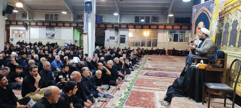 تصاویر/ سخنرانی حجت الاسلام نظری در جمع عزاداران حسینی در روز دهم ماه محرم