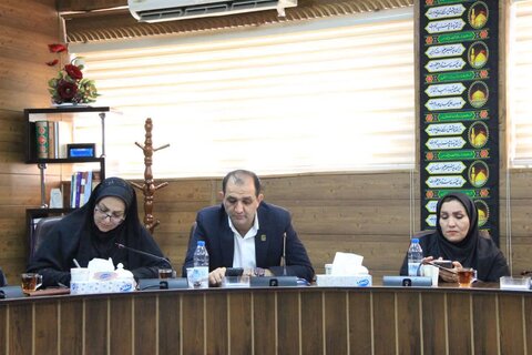 تصاویر نشست اعضای هیئت مدیره انجمن صنفی فعالان رسانه لرستان با استاندار