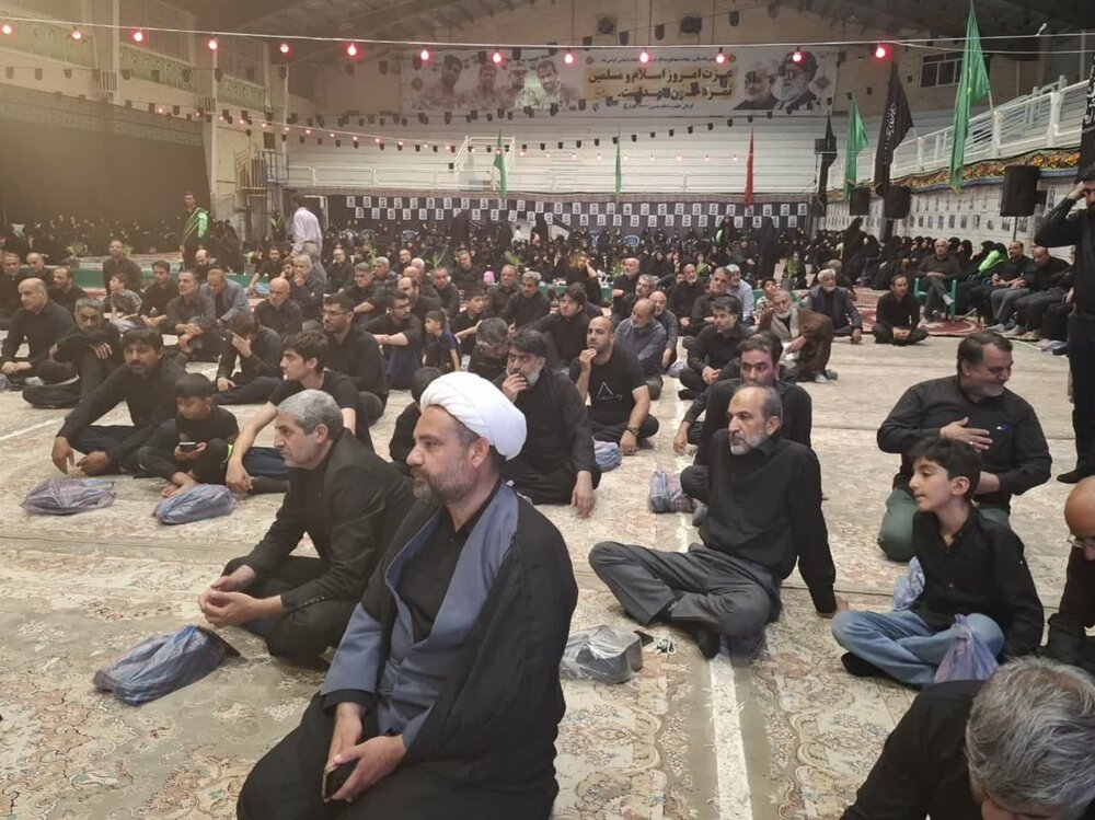 برگزاری مراسم شب سوم عزاداری دهه دوم محرم هیئت رزمندگان اسلام کاشان+عکس