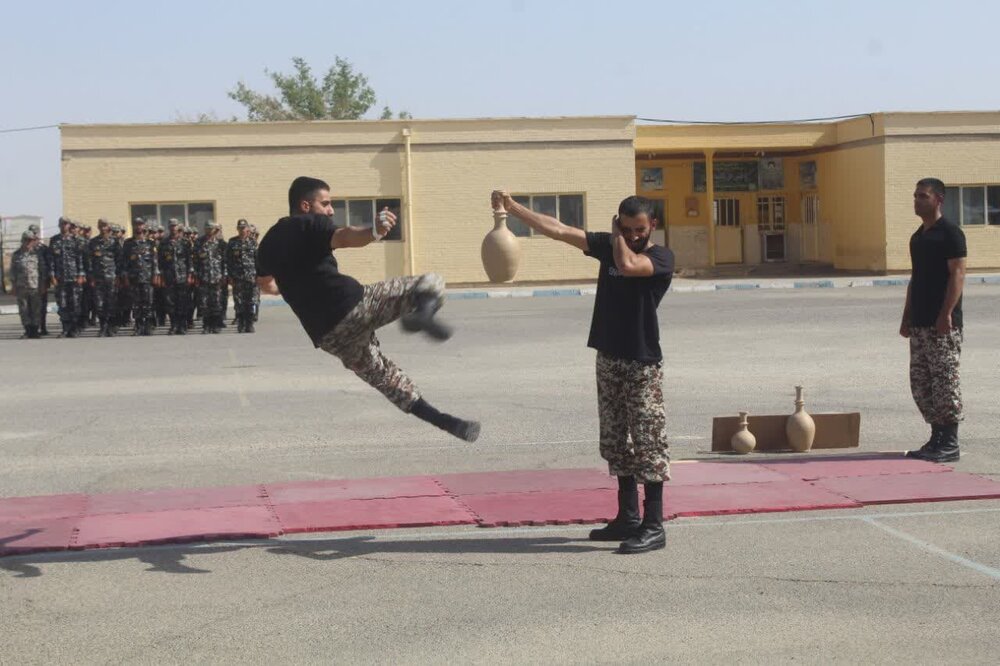 بصیرت نسبت به عملیات روانی دشمن، از عبرتها واقعه کربلا است