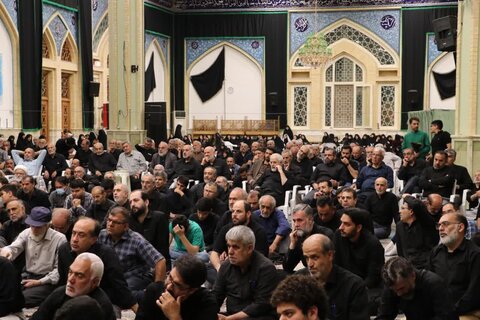 تصاویر/ برگزاری عزای امام حسین در دهه دوم محرم ، با سخنرانی حجت الاسلام میرزا محمدی