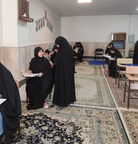 تصاویر برگزاری آزمون ورودی حوزه‌های علمیه خواهران در استان البرز