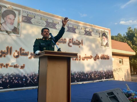 تصاویر/ اجتماع بزرگ عاشقانه های حسینی، پرچم داران زینبی شهرستان البرز