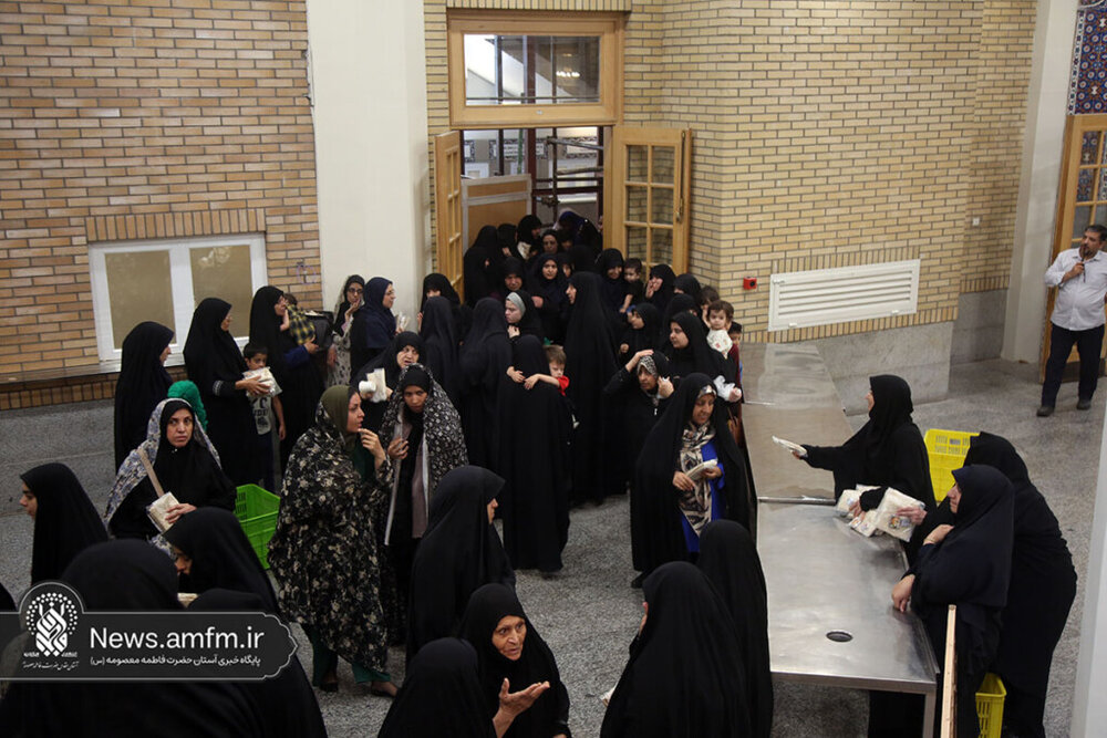 شرکت بیش از ۲۲ هزار نفر در محفل عزاداری بانوان حرم بانوی کرامت + تصاویر