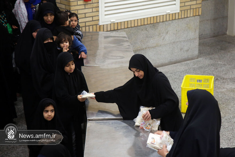 شرکت بیش از ۲۲ هزار نفر در محفل عزاداری بانوان حرم بانوی کرامت + تصاویر