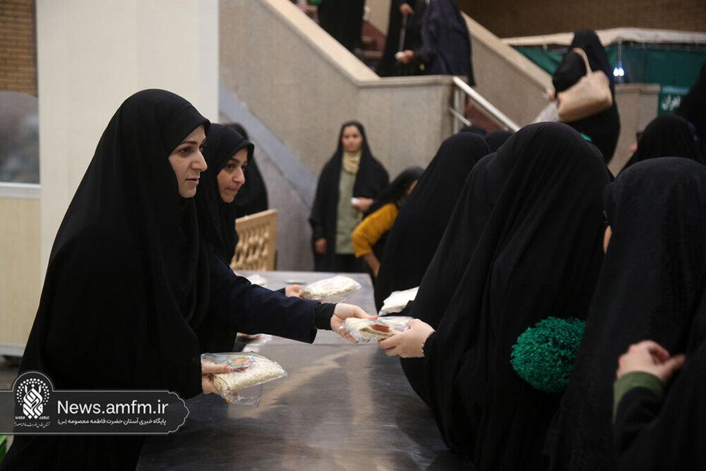 شرکت بیش از ۲۲ هزار نفر در محفل عزاداری بانوان حرم بانوی کرامت + تصاویر