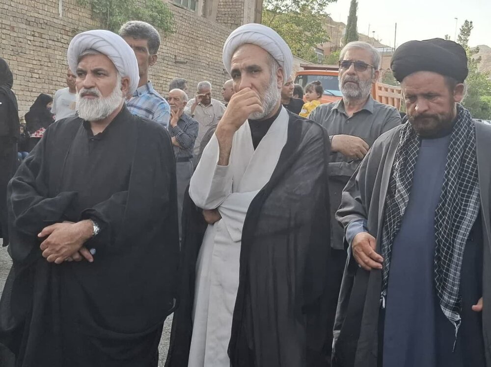 آیین سنتی نخلبرداری در کهن باغشهر نیاسر برگزار شد