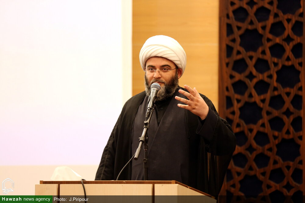 امام خمینی(ره) با تکیه بر دانشهای حوزوی انقلاب کرد / تفسیر امامین انقلاب از جایگاه زن حیرت انگیز است