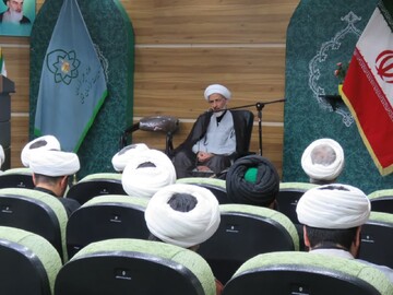 خدمتگزاران به نظام اسلامی، متخلق به اخلاق الهی باشند