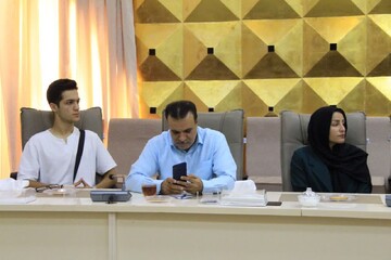 تصاویر/ آیین رونمایی از ۲۰ عنوان کتاب نویسندگان بومی لرستان