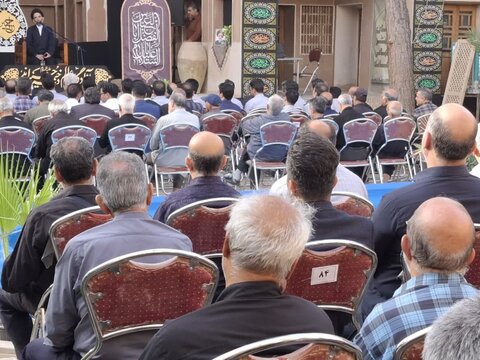 تصاویر/ زیارت عاشورا و عزاداری حضرت اباعبدالله الحسین(ع)در خانه تاریخی آل یاسین کاشان