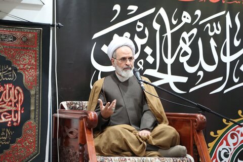 به برکت انقلاب اسلامی عاشورا به تمام دنیا معرفی شد+ عکس آیت الله اعرافی در مجلس عزای سیدالشهدا در روسیه