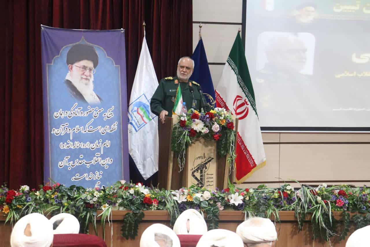 نخبگان حوزوی نسل جوان را در برابر شبهات دشمن در جنگ شناختی تربیت کنند