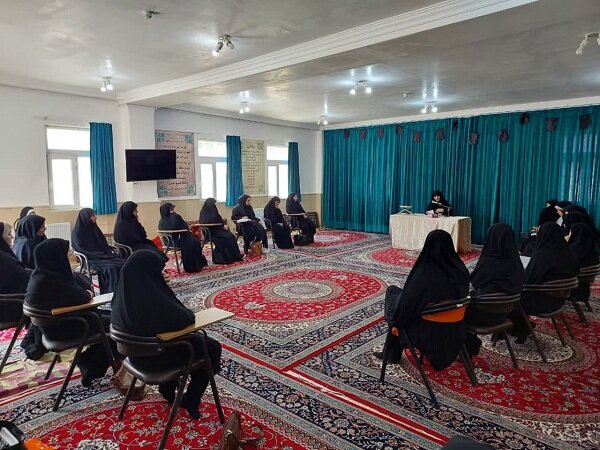 بانوی طلبه تمدنساز سرنوشت جامعه را تغییر میدهد