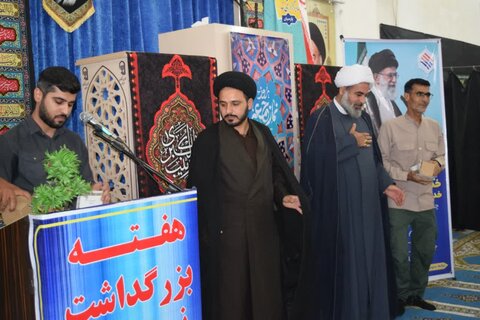 تصاویر/ تقدیر از خادمین نماز جمعه شهرستان پارسیان