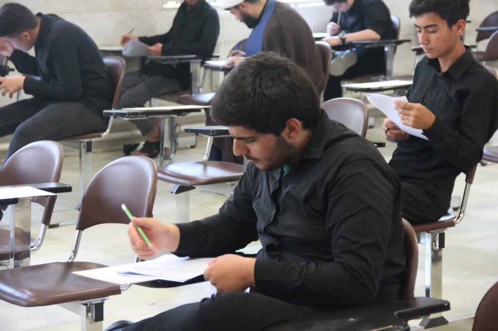 آزمون ورودی طلاب جدید حوزه علمیه قزوین برگزار شد
