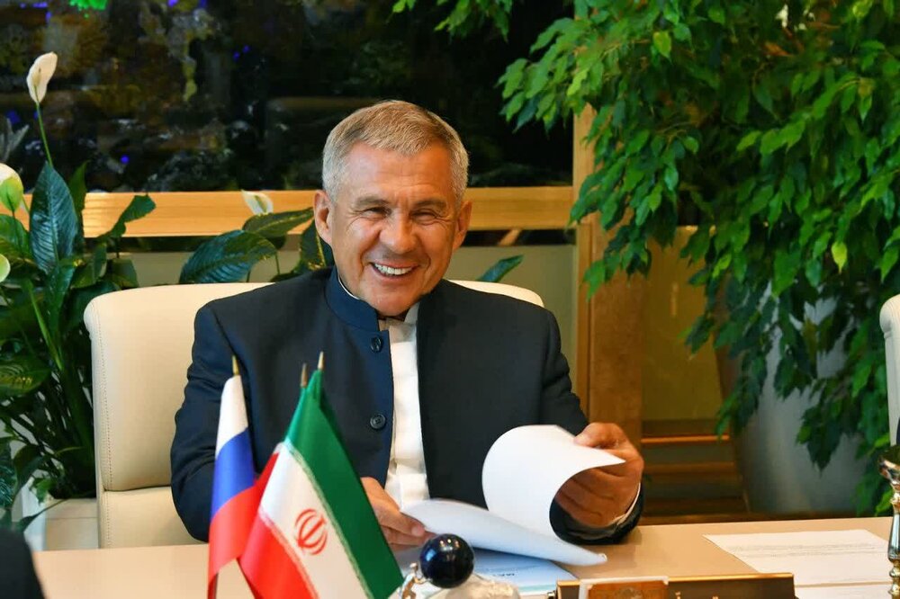 आयतुल्लाह आराफ़ी ने अपनी रूस यात्रा के दौरान तातारिस्तान के राष्ट्रपति से मुलाकात कर चर्चा की