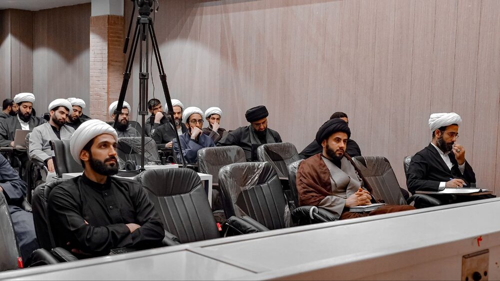 برگزاری دوره آموزشی مکتب شناسی فقهی رهبر معظم انقلاب در خوزستان + عکس