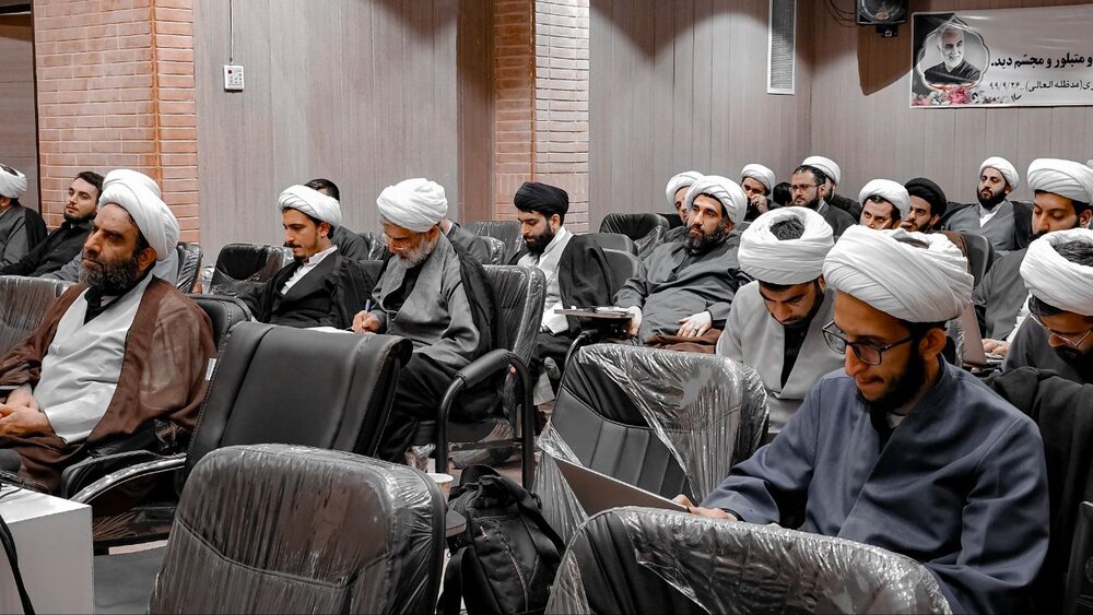 برگزاری دوره آموزشی مکتب شناسی فقهی رهبر معظم انقلاب در خوزستان + عکس