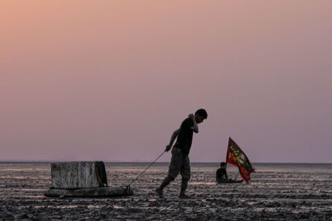 مسيرة زوار الأربعينية مشيا على الأقدام من رأس البيشة إلى كربلاء