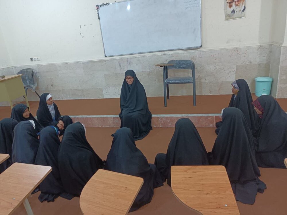 طرح دخترانه تسنیم در مدرسه علمیه خواهران حضرت زینب(س) میناب برگزار شد+ تصاویر