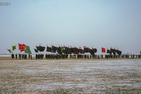 Photos/ Les pèlerins d'Arbaeen marchent de Ras al-Bisheh (Faw) à Karbala