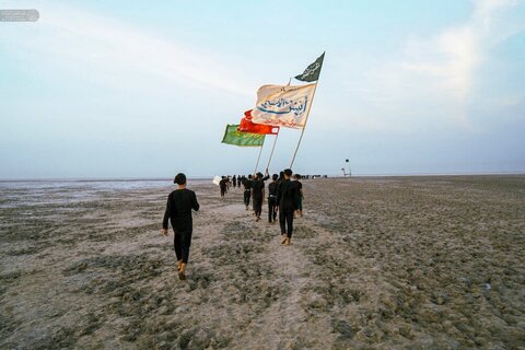 Photos/ Les pèlerins d'Arbaeen marchent de Ras al-Bisheh (Faw) à Karbala