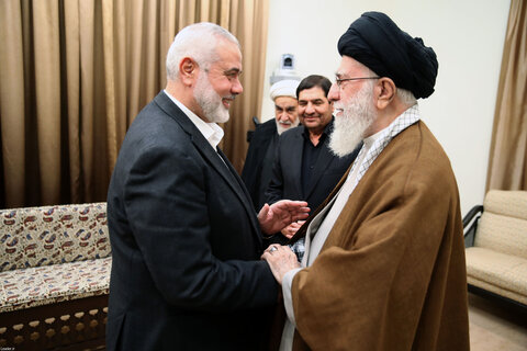 تصاویری از دیدارهای شهید هنیه با رهبر انقلاب اسلامی