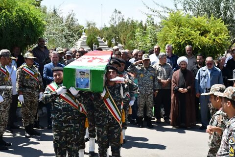 تصاویر/ مراسم تشییع جنازه شهید امیر رضا حاج حسین‌لو در خوی