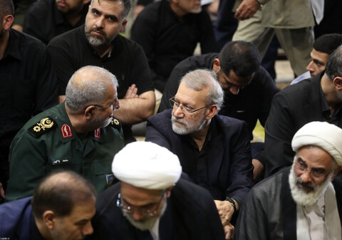 تصاویر/ اقامه نماز رهبر معظم انقلاب بر پیکر شهید اسماعیل هنیه