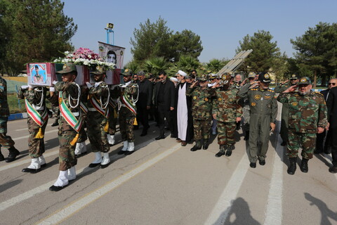 تشییع پیکر شهید حسین سامی‌مقام در مرکز آموزش توپخانه نزاجا اصفهان