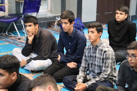 تصاویر/ جلسه طلاب جدیدالورود مدرسه علمیه امام خامنه ای ارومیه با مدیر این مدرسه