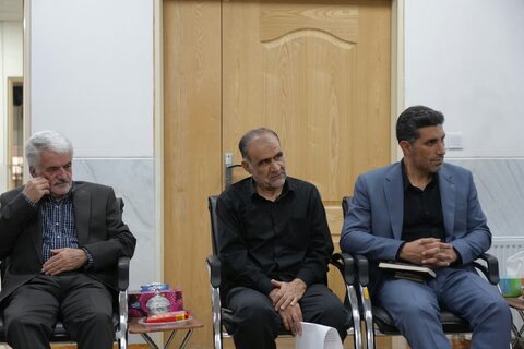 تصاویر نشست اعضای مجمع خیرین مسکن ساز لرستان با حضور نماینده ولی فقیه در استان