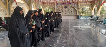 کلیپ| غبارروبی و عطر افشانی مزار شهدای شهرستان ساوه