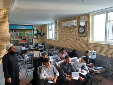 تصاویر/ اختتامیه دوره مقدماتی پژوهش تابستانه طلاب مدرسه علمیه امام صادق (ع) بیجار