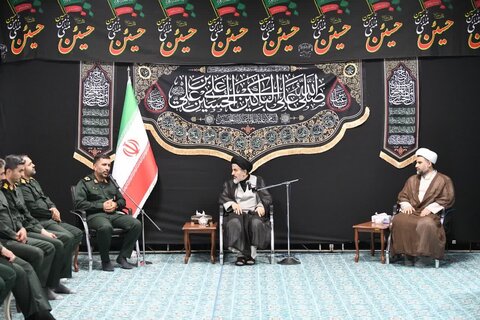 تصاویر/ دیدار گروه مهندسی 53 پیامبراعظم (ص) قرارگاه حمزه سیدالشهدا(ع) نیروی زمینی سپاه پاسداران انقلاب اسلامی با نماینده ولی فقیه در آذربایجان غربی
