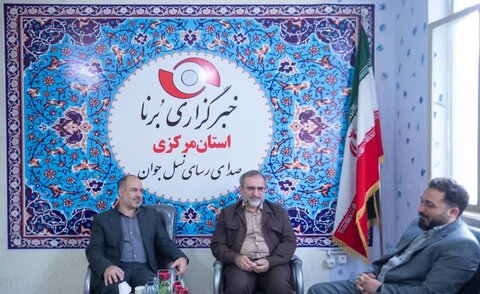 تصاویر/بازدید چندساعته استاندار مرکزی از رسانه‌ها به مناسبت روز خبرنگار