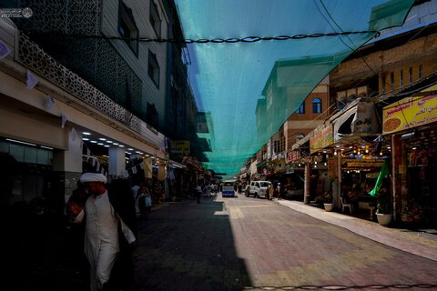 العتبة العلوية المقدسة تُباشر بتظليل محيط الصحن العلوي المُطهَّر استعدادًا لاستقبال زوَّار الأربعين