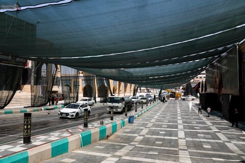 العتبة العلوية المقدسة تُباشر بتظليل محيط الصحن العلوي المُطهَّر استعدادًا لاستقبال زوَّار الأربعين