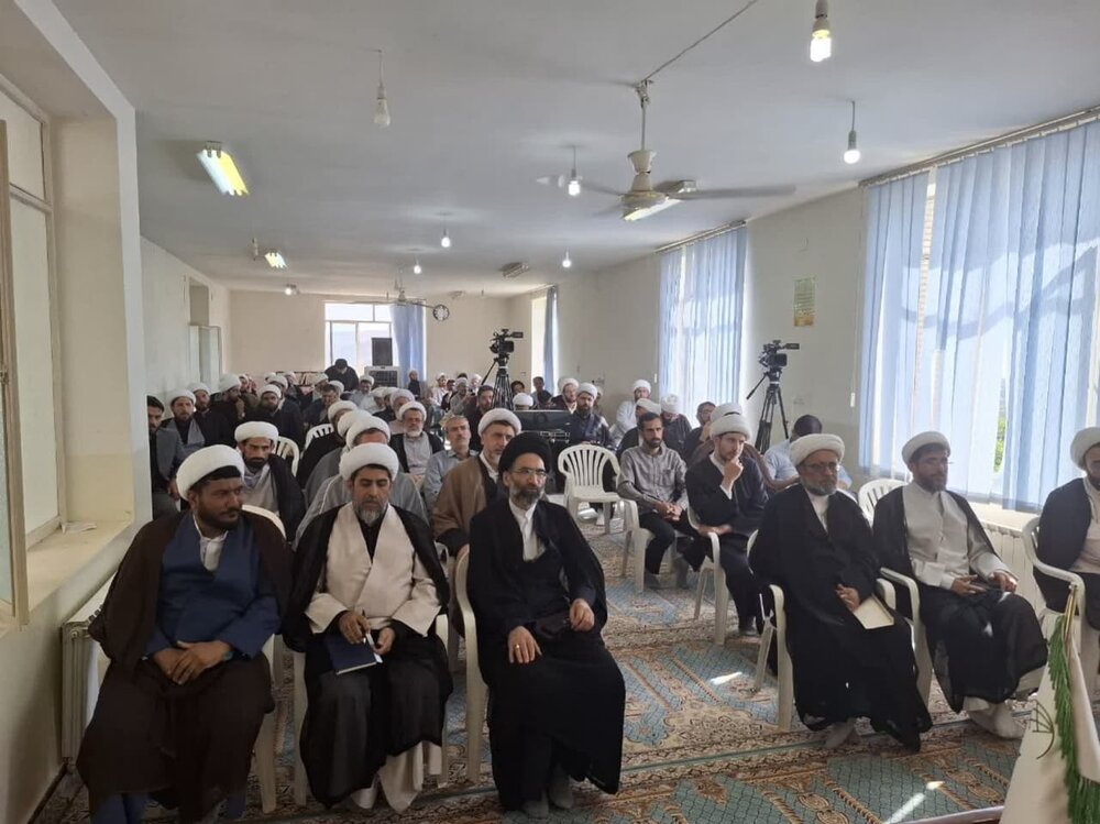 سومین دوره «آرایش تهاجمی در مواجهه با شبهه» در قمصر آغاز شد