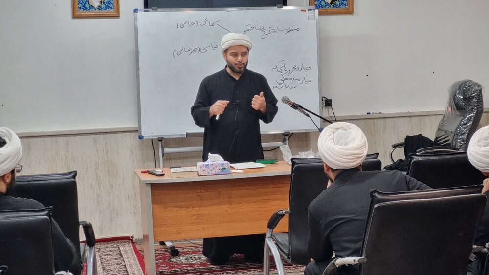 برگزاری دوره دانش افزایی ادبیات عرب ویژه اساتید حوزه علمیه خوزستان +عکس