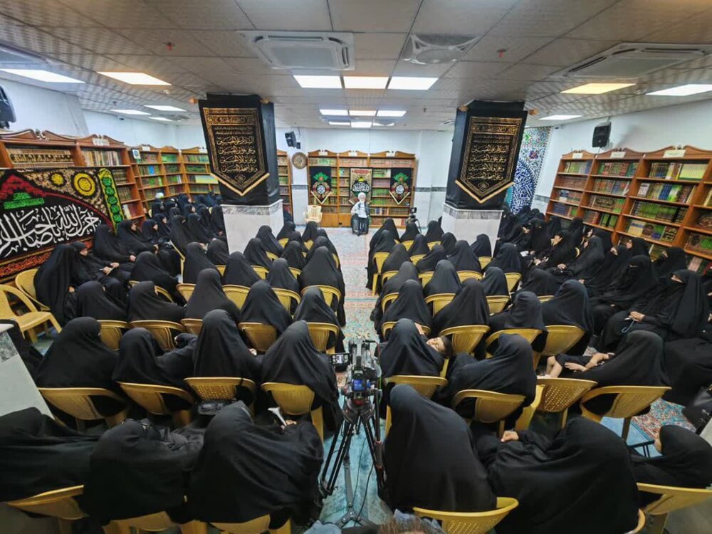 آية الله اليعقوبي: المرأة تستطيع أن تكون أسوة حسنة للرجال والنساء معاً