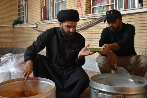 خدمت‌رسانی صمیمانه در موکب حوزه علمیه ولیعصر (عجل الله) شهر مهران