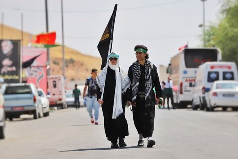 تصاویر/  تردد زائران اربعین حسینی (ع) از پایانه مرزی تمرچین به سمت کربلای معلی