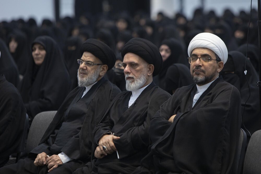 بانوانِ مبلّغِ عراقی سوالات شرعی زائرین را پاسخ می دهند